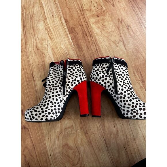 BeBe Leopard Print Heeled Side Zippered Booties with Red Heels and Tassels size - Picture 4 of 6